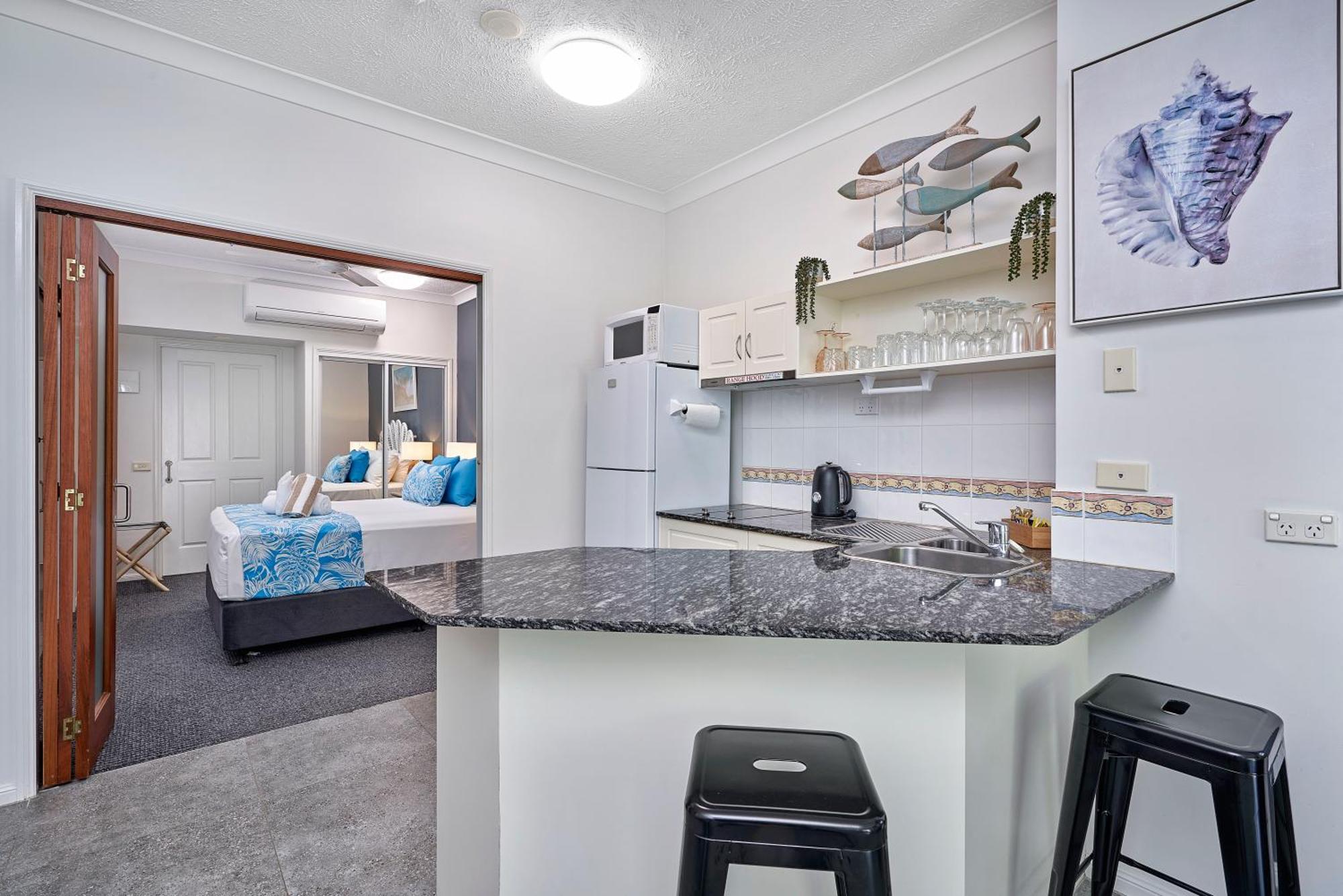 Alassio Apartments With Direct Pool Access Palm Cove Zimmer foto