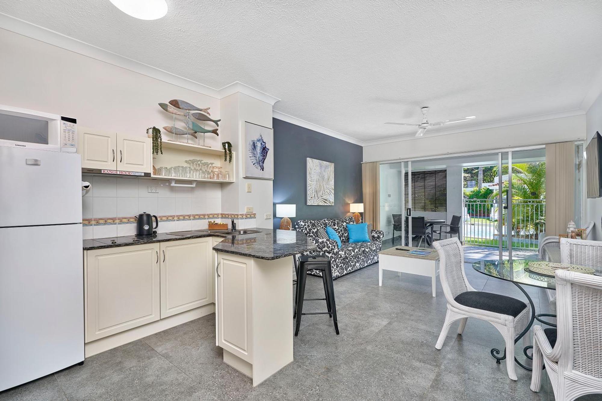 Alassio Apartments With Direct Pool Access Palm Cove Zimmer foto