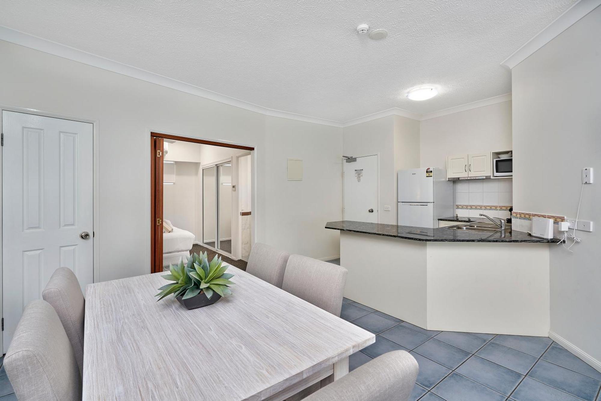 Alassio Apartments With Direct Pool Access Palm Cove Zimmer foto